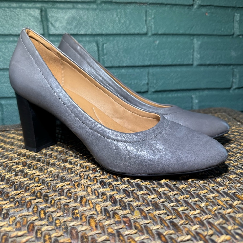 Clark’s Chryssa Ari dark grey leather pumps